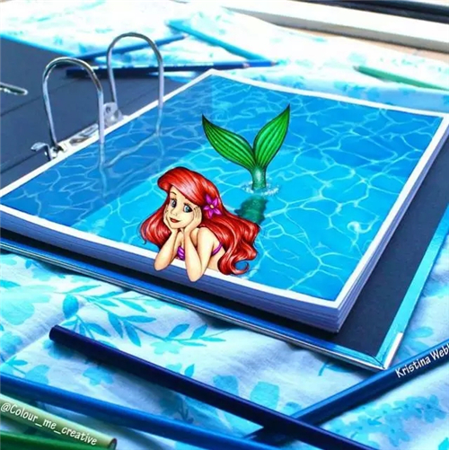 本子变游泳池，美人鱼跃出水面