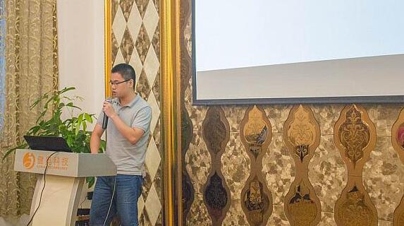 聚奇广告员工参与关于营销广告方案探讨 聚奇广告员工参与关于营销广告方案探讨